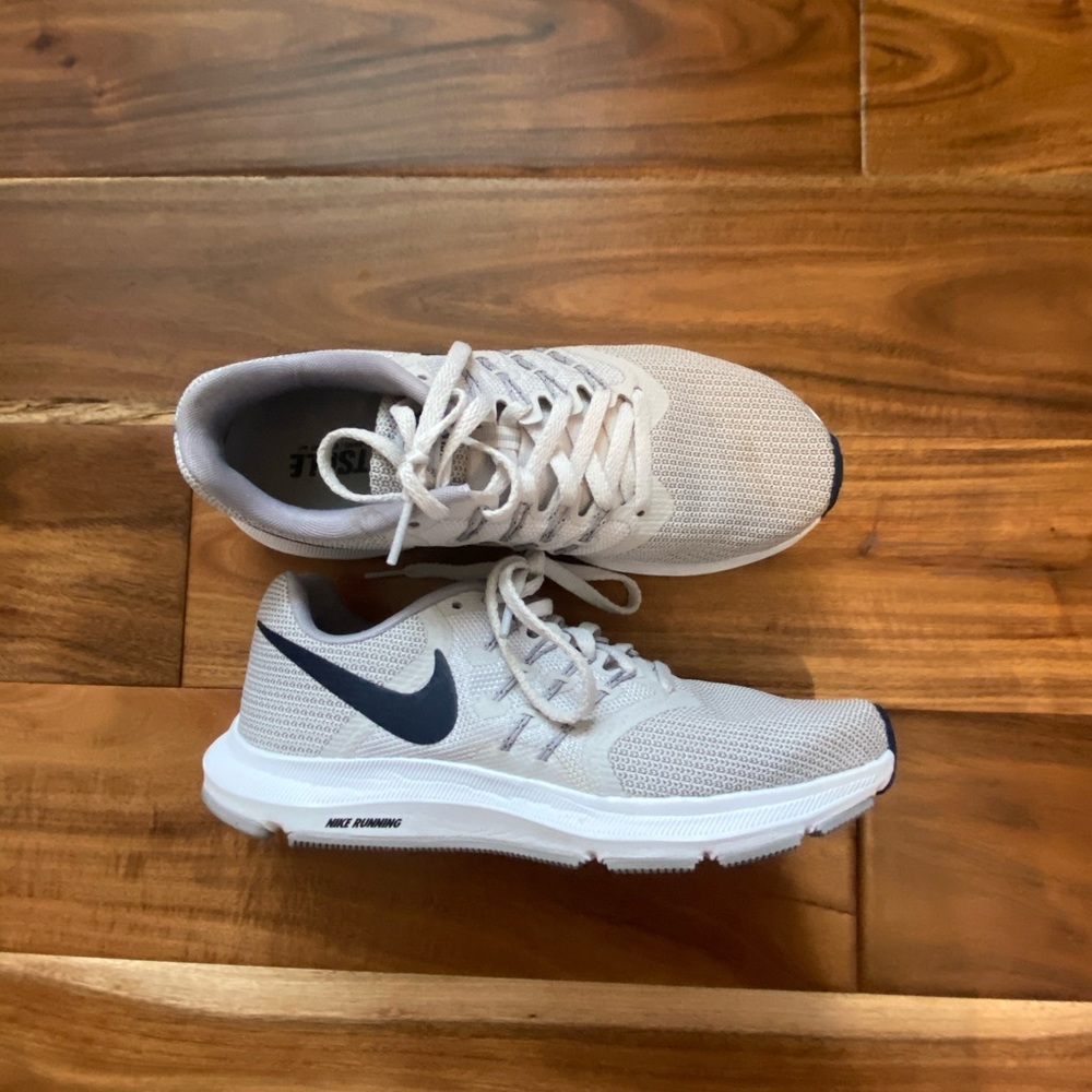 Nike Tennis Shoes